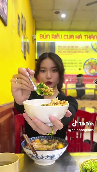 Vào đây tui mách cho các bác quán bún riêu Hà Thành chuẩn vị ngay giữa lòng Hải Phòng nha 🥰🤤 #haiphonglocal #vtmgr #LearnOnTikTok #wezmedia #haiphong #foodfestontiktok #trywithtiktok