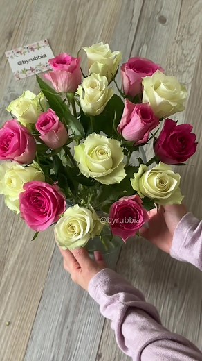 How to Arrange Flowers in a Vase: Easy Tips and Tricks