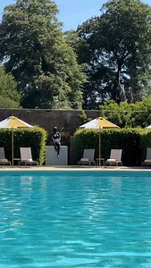 Sun, sand, and a little spa indulgence ☀️ From 24 May, hotel guests and Walled Garden members can unwind with a 40-minute beach massage at Sequoia on the Beach! This relaxing treatment focuses on the décolletage, neck, shoulders, face, scalp and arms – the perfect way to escape and reset. To book, please call 01923 296010 or email reservations@thegrove.co.uk | The Grove