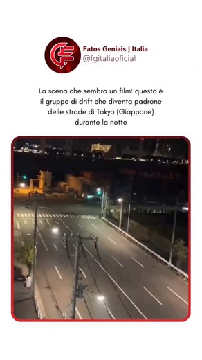 Fatos Geniais | Italia on Instagram: "A Tokyo, scene reali di un gruppo di “drift” che creava confusione nelle strade durante la notte sono diventate virali sui social e hanno attirato l’attenzione della polizia locale. Il termine “gang del drift” non si riferisce a un gruppo criminale organizzato come le mafie tradizionali, ma a giovani piloti che si riuniscono per praticare derapate e manovre con le loro auto sportive su strade pubbliche, attività illegale in Giappone e spesso fonte di contras