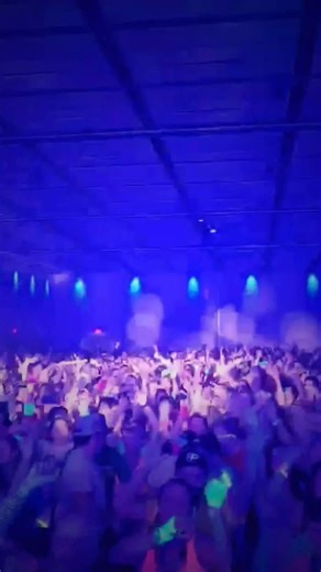 Et oui, c'est votre dernière chance de vous procurer des billets pour I Love 90's 2026 car nous annonçons que nous sommes rendus à 90% SOLD OUT ! ➡️ Artiste international ➡️ Plus de son ➡️ Plus gros décor visuel ➡️ Encore plus de FUN Ne manquez pas votre chance de participer au plus gros party 90's au Québec. | I Love 90's Québec