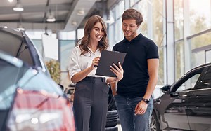 Become a Fully Trained Automotive Service Advisor in Surrey