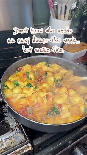 Easy One Pan Sausage Tortellini Recipe in 15 Minutes