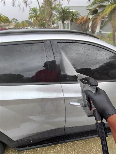 Every single vehicle on my maintenance roster has some type of paint protection… Wax, Pink-21 sealant or a ceramic coating. You can probably guess what this vehicle is being protected with 🦾