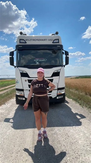 Day in the Life of a FEMALE Truck Driver 🚛 #FemaleTrucker #TruckerLife