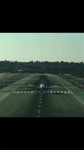 Boeing 737 Arrivals and Departures at San Diego Airport