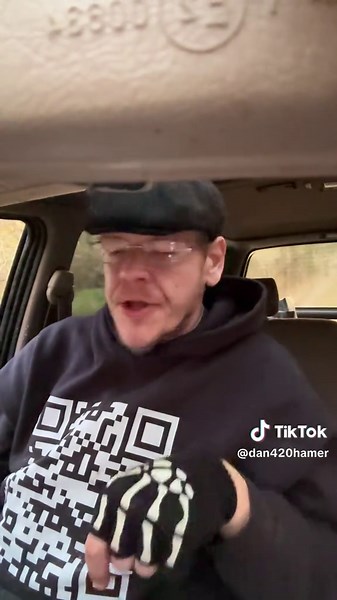 DanHamer (@dan420hamer)’s videos with Hurdy Gurdy Man - Donovan