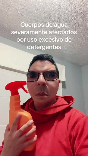 Expertos aseguran que a partir del confinamiento y las medidas sanitarias, America Latina ha incrementado el uso de detergentes. Esto estaría causando daños a cuerpos de agua. ¿Qué se esta haciendo al respecto? Lee nuestra investigación #ciencia #contaminación #agua #detergentes #medioambiente #suceso