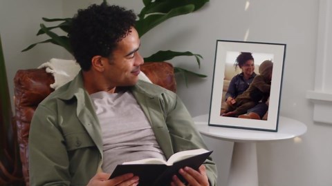 10.1" HD Wifi Carver Mat Black- Digital Photo Frame by Aura