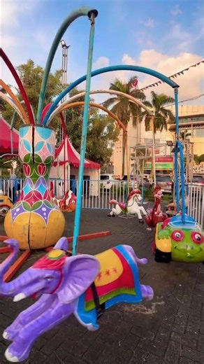 Carousel wheels on the bus go round