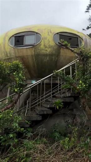 Abandoned Futuro House – The UFO Home of the Future #FuturoHouse #Abandoned #Urbex