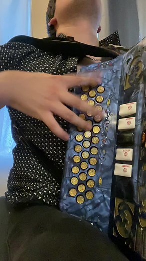 La ultima sombra #acordeon #acordeonista #gerardoortiz #corridos #corridostumbados #musicosmexicanos #musicosentiktok #laultimasombra