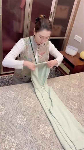 Master the Art of Folding & Storing Hoodies: A Wardrobe Wonder