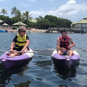 The #DiscoverQueensland Team chatting with one of the #TwinWaters guests on the water! Check out our exclusive 67% Off deal 👉 ‘Hot Deals’ link in bio 😍 3 Nights for 2 adults & 2 kids with free kayaking, catamaran sailing, late checkout & bottle of bubbles from just $499! | Discover Queensland