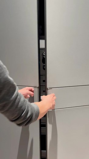 Smart cloest. Do you want a same accessory in your closet? #cabinet #wardrobemalfuncition #closet#bedroomdesign