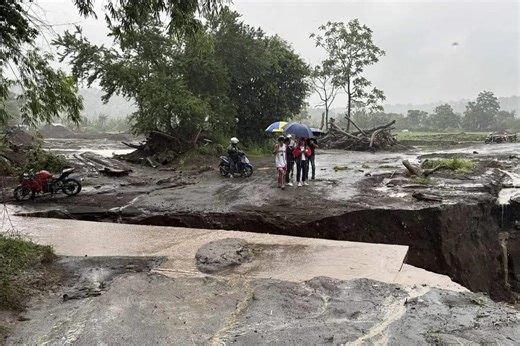 Batangas residents evacuate due to flood, landslides | ABS-CBN News
