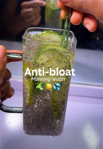 Your gut will literally thank you for this morning anti-bloat drink 🥒🍋✨ I made this with simple ingredients that support digestion, hydration, and gut health naturally: Warm Water 🤍 Helps wake up the digestive system in the morning, supports smoother digestion, and helps your body flush out toxins after a long night. Cucumber 🥒 Rich in water and antioxidants, cucumber helps hydrate the body, reduce puffiness, and ease bloating. It’s also very soothing for the stomach. Lemon 🍋 Lemon helps st