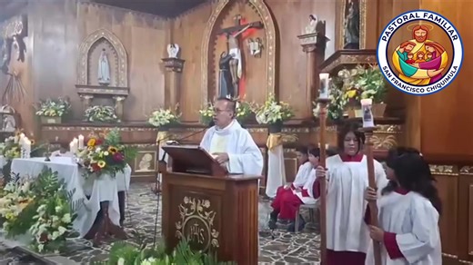 La luz de la Palabra en la noche más santa 📖🕯️ ​Les compartimos la homilía de nuestro párroco, el Padre Marco Tulio Guerra, pronunciada durante la Solemne Vigilia Pascual en la Parroquia San Francisco de Asís. ​En este mensaje, el Padre nos invita a reflexionar sobre el triunfo de la vida y cómo la Resurrección de Cristo debe transformar nuestro actuar diario, renovando nuestra esperanza y compromiso como cristianos en Chiquimula. ​¡No se pierdan estas palabras que alimentan el alma en este ti