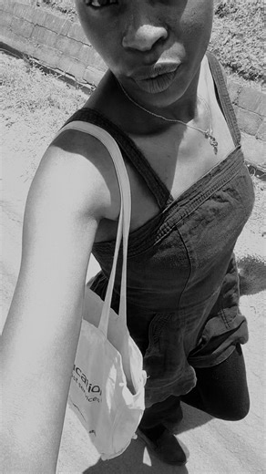 Hello 👋🏾 #positiveenergy #glasshalffull #living #itonlyhastomakesensetome