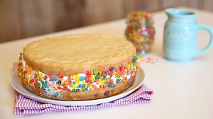 Fruity Pebbles Giant Ice Cream Sandwich Save this recipe: https://taste.md/2rJXOAk More recipes on our app ￼📲 http://bit.ly/2sQzCLR | Sugar Fix