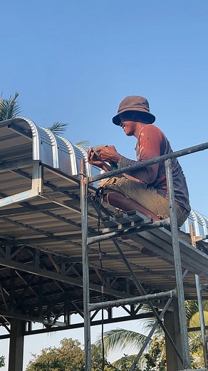 57K views · 181 reactions | Construction of galvanized roof , Work techniques and skills in roof welding ​#Amazing #constructioncity #concrete #brickwall #constructionlife #construction #welding #technology #Innovative #Trick #steel #blacksmith #shorts #reels #workout​ #plastering #Diy #howtogrout #constructionwork #crafts #HomeBuilder #tips #art #carpenter #design #diycrafts #diyprojects #How #diy #reelsvideo | Creative Handmades Ideas Diy | Facebook