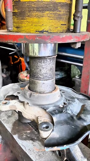 Wheel Bearing Removing By Pressing! #wheelbearing #wheelbearingreplacement #rxmechanic #fblifestyle | Rx Mechanic