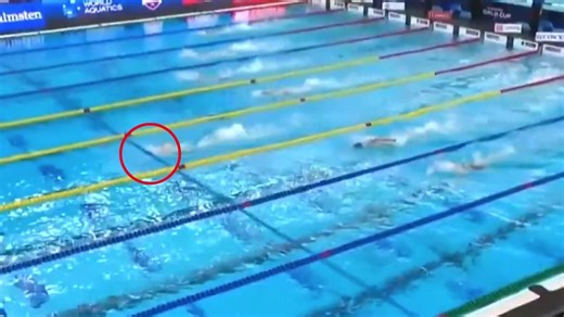 Mollie O'Callaghan breaks 200m freestyle world record