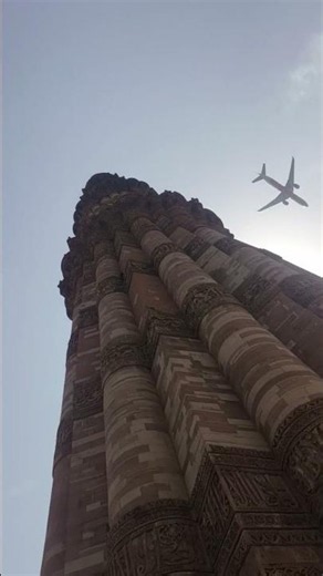 ✈️ Plane Flying Through a Beautiful Blue Sky | Peaceful Nature View 🌤️