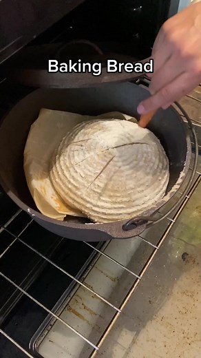Homemade Bread Baking Tips: Using a Cast Iron Pot for Perfect Crust
