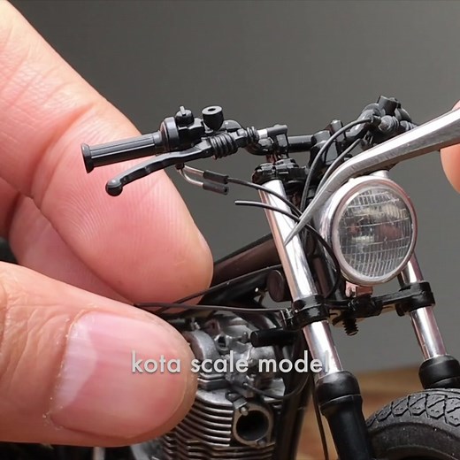 Yamaha SR400 Scale Model Kit Unboxing and Review