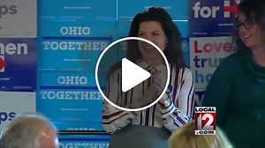 Debra Messing & Susan Sarandon's Heated Feud Over Donald Trump - NewsBreak