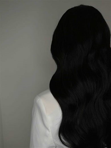 Pose d’extensions kératine 60 cm ✨ Une fixation ultra précise, des points invisibles et un fondu parfait avec le cheveu naturel. Résultat : longueur, volume et élégance sans compromis. 💎 #ExtensionKeratine #60cm #HairTransformation #CheveuxDeRêve #HairExpert