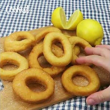 Ricotta and lemon doughnuts: warm and soft, you won’t be able to eat just one