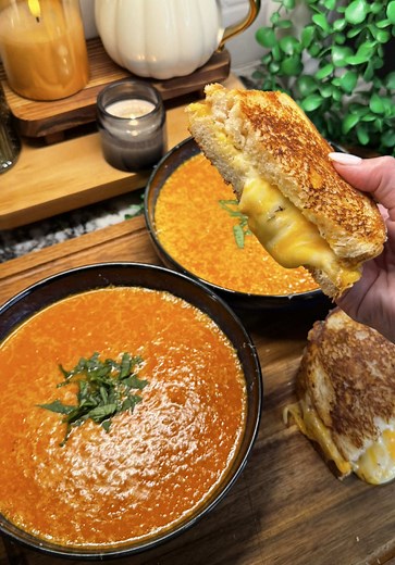 this roasted tomato bisque is one of my favorite soups to make & made even better paired with a stunning grilled cheese🍅🧀🥖 Ingredients: - 6 tomatoes, quartered - 16 oz cherry tomatoes - 1 yellow onion, quartered - 1 bulb garlic - 2 tbsp olive oil - 2 tsp salt - 2 tsp black pepper - 2 tsp paprika - 2 stalks celery, chopped - 1 large carrot, chopped - 1 tbsp fresh thyme - 1 tbsp fresh rosemary - 2 tbsp butter - 1/2 tbsp white sugar - 2 cups chicken broth - 1/2 cup heavy cream - 4 sliced cracked