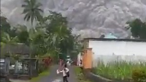 Panik nach Vulkanausbruch auf Java