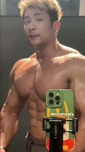 Muscle Selfie Daily 肌肉帅哥自拍日常
