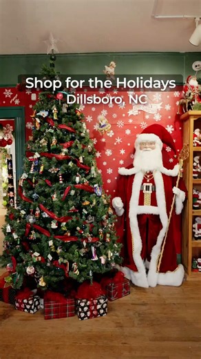 🎨 From handcrafted ornaments to one-of-a-kind local art, Dillsboro shines bright during the holidays. Wander twinkling streets and find gifts that tell a story, all wrapped in small-town charm🎄. Celebrate Small Business Saturday by shopping local this season! | North Carolina Mountain Towns of Cashiers, Cherokee, Dillsboro, and Sylva