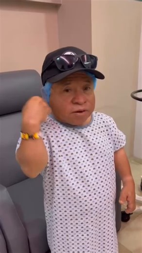 Cristina Romero Álvarez on Instagram: "Ayer mi esposo Abel entró a cirugía por carnosidad en los ojos, 👀 lo cual le estaba afectando la vista, pero lo que está raro es lo que veía antes de entrar directamente a cirugía, no se si fueron los nervios o algo por lo mismo de la enfermedad, ustedes que dicen? Aun así todo salió bien gracias a Dios 🙏🏻 #lospapasdeabelito #elmuñeco #cirugia #ojos #abelito"