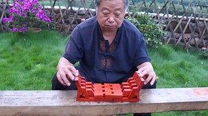 Talented Carpenter Builds a Foldable Luban Stool From a Single Piece of Wood Without Using Nails or Glue