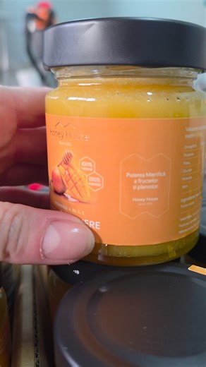 1.5K views · 70 reactions | Mierea naturală cu mango combină energia și enzimele mierii cu vitaminele A și C din mango, susținând imunitatea și sănătatea pielii. Este un deliciu exotic, bogat în antioxidanți, care oferă vitalitate și un gust fin, fructat. Miere naturală cu Mango, preferata copiiilor 勺 #HoneyHouse #SimtePutereaMierificaaFructelorsiPlantelor | HoneyHouse | Facebook