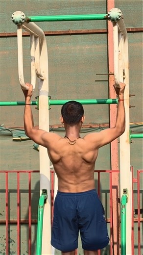 pullup bar, back cuts kaise nikale #pushpullworkout #pullup #motivation #fitness #strength #shorts