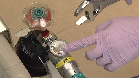 酸素ボンベによる酸素投与 | 動画でわかる看護技術 | 看護roo![カンゴルー]