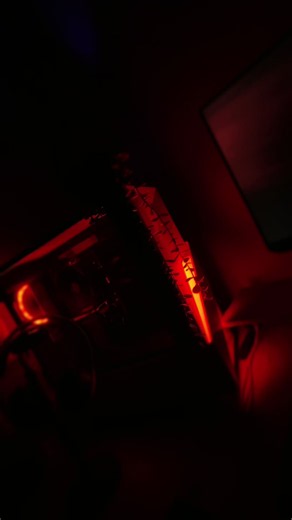 Been messing around on wallpaper engine again haven’t I 🫠 made this ghost face wallpaper for spooky season 👻 added some red to match the setup♥️ #wallpaperengine #gamingsetup #ghostface #spookyseason #halloween