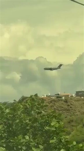 U.S. C-17 aircraft has landed at Nur Khan Airbase Rawalpindi.Today, a delegation led by U.S. Vice President J.D. Vance is expected to arrive in Pakistan. It is likely that ahead of this visit, a security team has reached Islamabad along with the necessary equipment. The arrival of a C-17 military cargo aircraft is generally seen as a sign of essential logistical and security preparations. Such aircraft typically transport personnel, security equipment, vehicles, and other administrative supplies