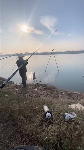 Fishing Like Nowhere Else – Unusual Giant-Rod Technique and an Impressive Catch