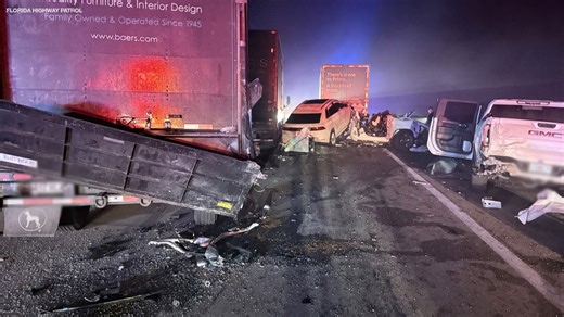 14 vehicles are involved in four crashes when heavy smoke blankets I-75 in Naples; one person killed