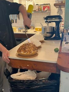 Eva on Instagram: "Un po’ in ritardo ma here’s some pics dalla mini vacanza a Key West: 1. Serving coconut commercial realness 2. Freckles aw :’) 3/4/5. Some incredible signs 🦅 6. Period 7. Key Lime pie viene da Key West I didn’t know that!! Purtroppo i dolci al limone are just not for me tho sorry cioccolato 4ever 8. Queening out a casa di Ernest Hemingway 9. Period 10. Io e Sylvie che proviamo ad aprire un cocco con una cannuccia e un coltello di plastica PLS 11. Aw my stretch marks, i find t