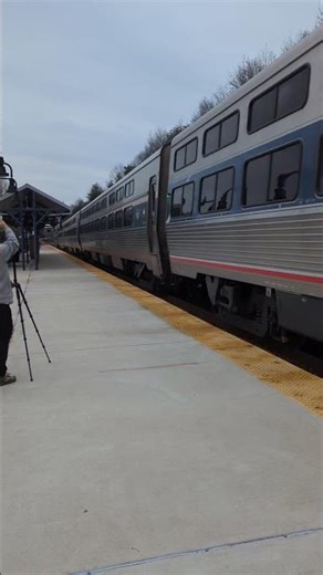 Amtrak 40 going through Lorton VA with P42DC #194 leading.