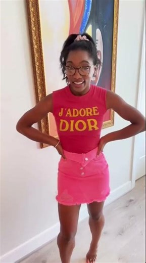 Getting dressed for lunch with my girls#throwbacksongs... #Shorts #fashionablyjetlagged