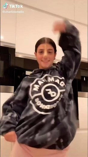Charli d’amelio throwing it back